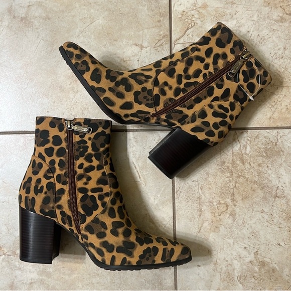 Blondo Shoes - Blondo Tan & Black Leopard Print Ankle Boots | Size 8M | NWOB